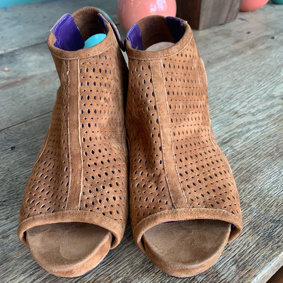 Vaneli suede sandals Size 7 1/2 - Picture 1 of 14